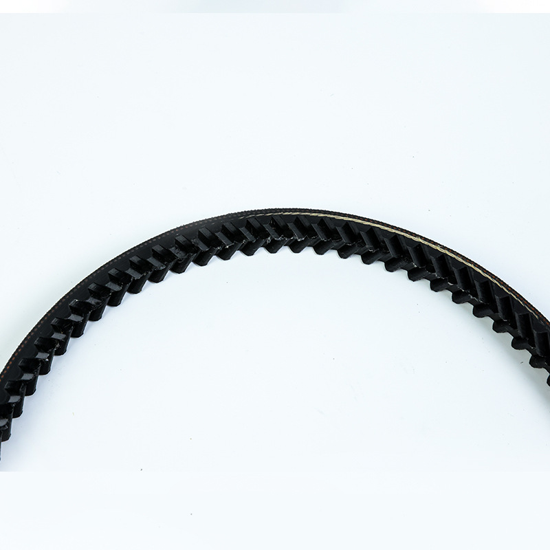 Self centering silent synchronous belt with herringbone teeth